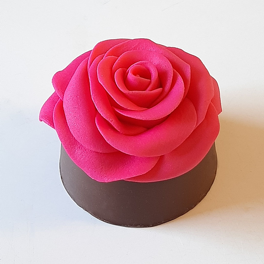 Bombom com Flor Modelada – Junot Chocolatiere